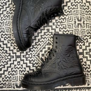 **HYPER RARE DR MARTENS JOY DIVISION UNKNOWN PLEASURES**